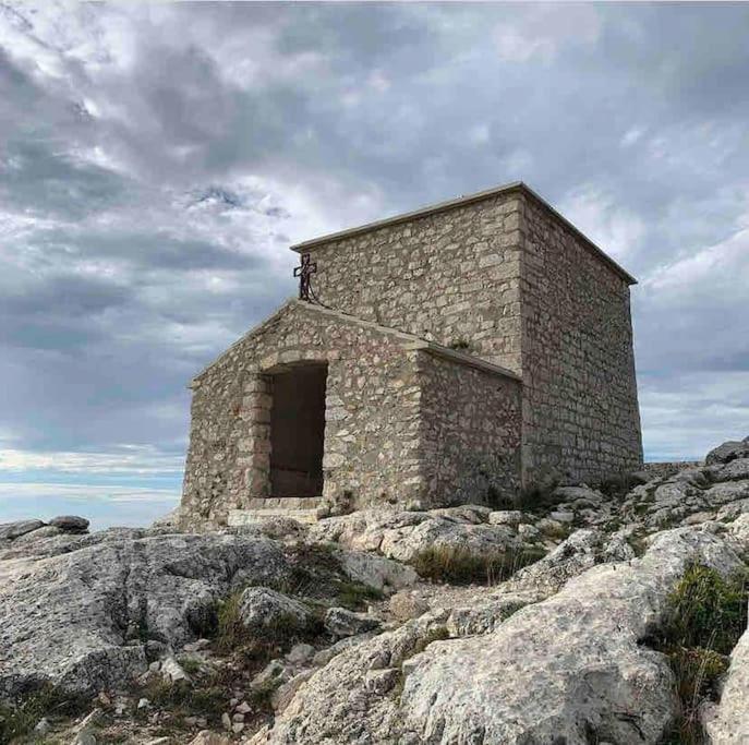 Tiny Liloumaca Coeur Ste Baume Villa Plan d'Aups Buitenkant foto
